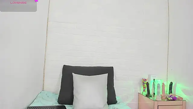 nathally roses online show from February 13, 8:34 pm