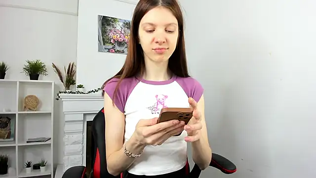 Snapshot of Baby_Evalena chatting on December 5, 4:53 am Baby Evalena online show from December 5, 4:53 am