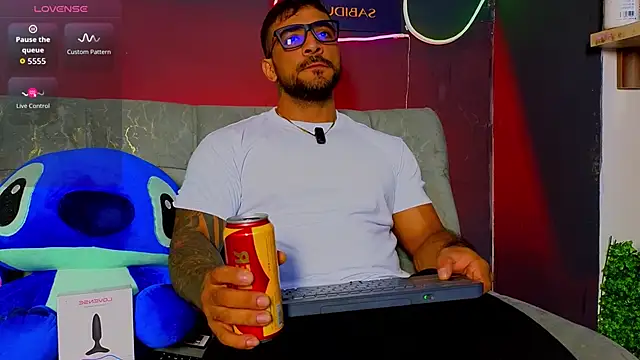 ERIC HARRISON online show from February 19, 2:18 am