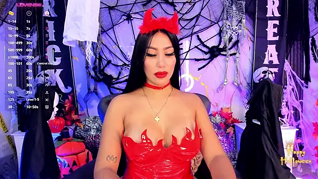 Snapshot of EmilyLeah_ chatting on October 24, 2:13 pm EmilyLeah  online show from October 24, 2:13 pm