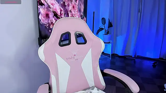 Kendall Bunnyy online show from June 4, 8:59 pm