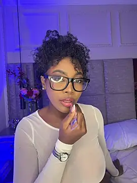 Lola King online show from March 7, 4:31 am