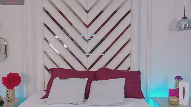 Lola King online show from April 23, 4:35 am