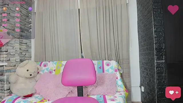 Snapshot of kitty_queen10 chatting on January 15, 6:54 am kitty queen10 online show from January 15, 6:54 am