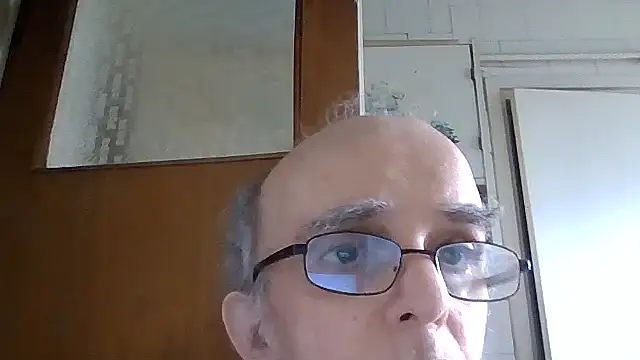 Snapshot of mariusica1@xh chatting on April 22, 10:17 am mariusica1xh online show from April 22, 10:17 am