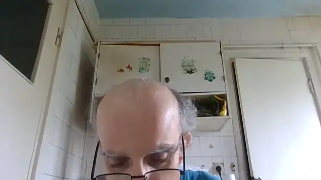 Snapshot of mariusica1@xh chatting on May 24, 9:25 am mariusica1xh online show from May 24, 9:25 am