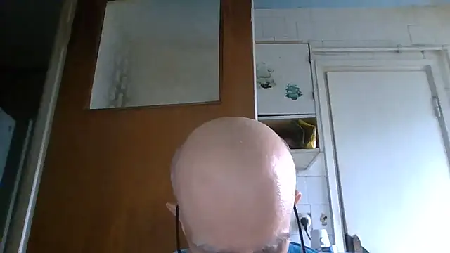 Snapshot of mariusica1@xh chatting on June 6, 4:23 pm mariusica1xh online show from June 6, 4:23 pm