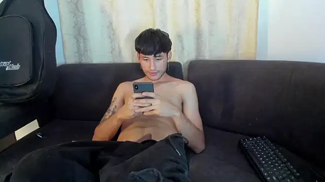 Henrikk senn online show from October 15, 9:48 pm