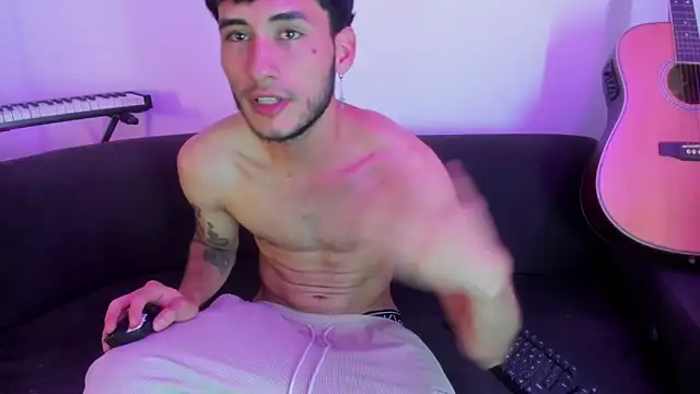 Henrikk senn online show from November 11, 12:10 am