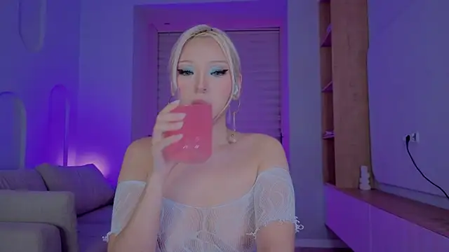 Snapshot of RileyMee chatting on October 11, 12:04 pm RileyMee online show from October 11, 12:04 pm