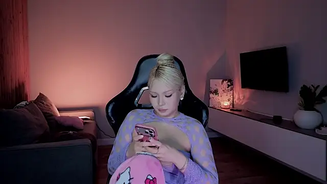 RileyMee online show from March 1, 4:36 am