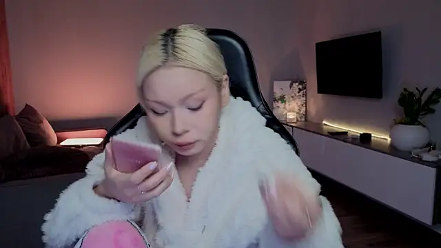 RileyMee online show from March 12, 3:56 am