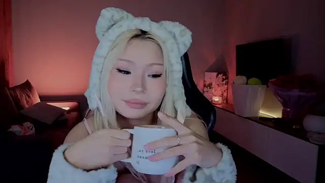 RileyMee online show from April 22, 3:42 am