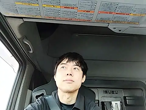 whitebriefboy online show from April 5, 9:12 pm