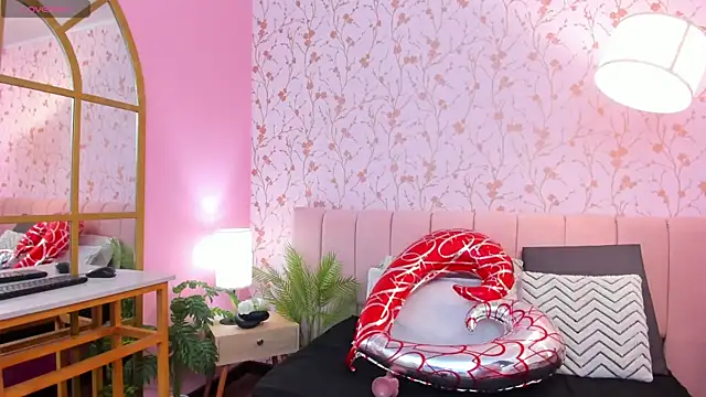 amber-hill online show from February 18, 1:21 am