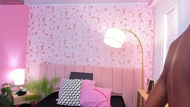 amber-hill online show from February 25, 7:03 pm