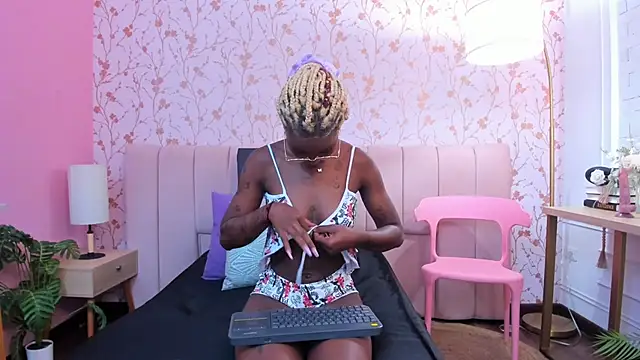 amber-hill online show from October 11, 3:10 pm