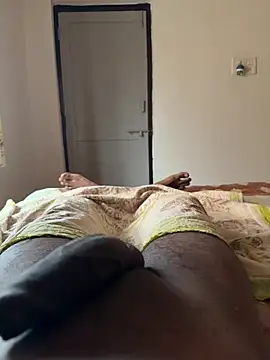 Snapshot of Yours_daddy6728 chatting on May 5, 10:01 am Yours daddy6728 online show from May 5, 10:01 am