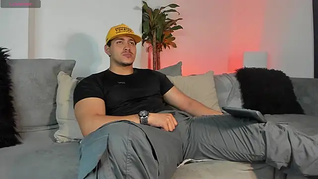 lucasanto  online show from February 1, 5:07 am