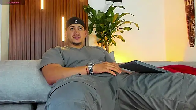 lucasanto  online show from November 4, 1:38 am