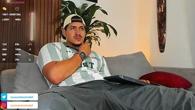 lucasanto  online show from April 15, 3:35 am