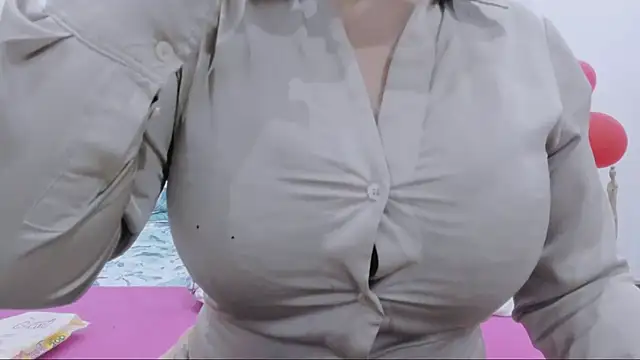 Snapshot of valeriasexxx chatting on July 7, 9:57 am valeriasexxx online show from July 7, 9:57 am