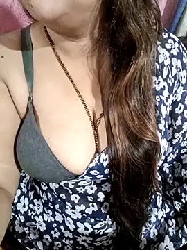 Snapshot of Beautyy38 chatting on May 1, 3:00 am Beautyy38 online show from May 1, 3:00 am