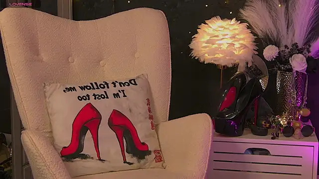 ZoeMesmerize online show from September 12, 3:23 pm