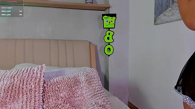 Snapshot of CamilleLynn chatting on November 1, 12:45 am CamilleLynn online show from November 1, 12:45 am