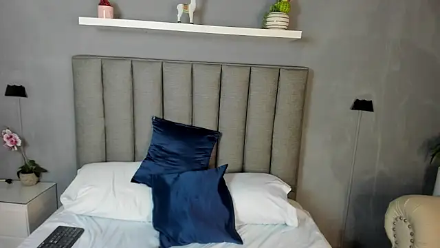 Snapshot of dalila30x chatting on January 10, 5:47 am dalila30x online show from January 10, 5:47 am