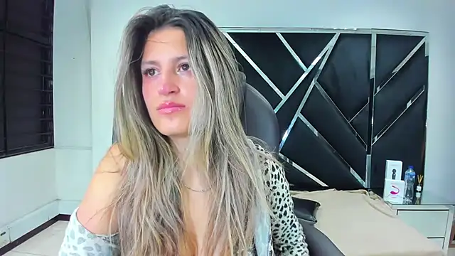 GiaRoussel online show from September 28, 4:01 pm