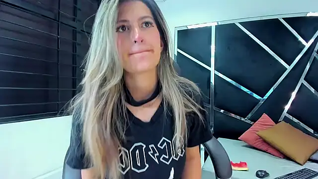 GiaRoussel online show from September 29, 4:12 pm