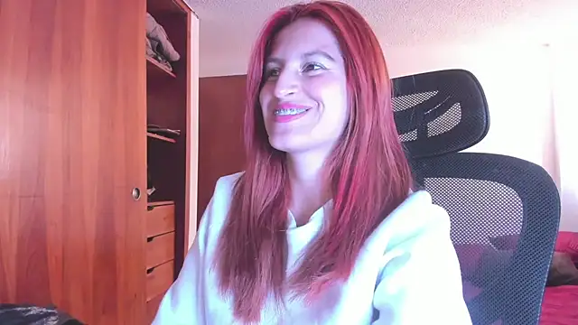 GiaRoussel online show from April 21, 2:23 pm