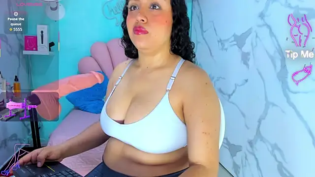 Snapshot of cristal_horny19 chatting on July 23, 3:15 am cristal horny19 online show from July 23, 3:15 am