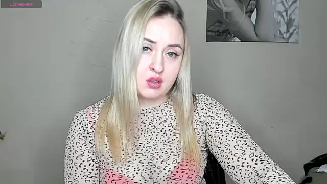 KennaJamess8 online show from January 8, 6:20 pm