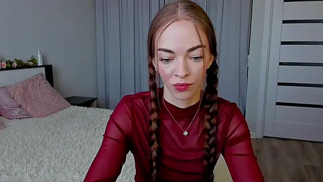 Undertheskin online show from April 6, 10:49 am