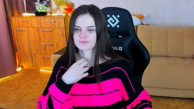 Lora Cain online show from December 9, 3:44 pm