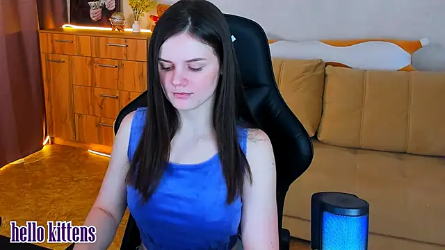 Lora Cain online show from December 12, 12:55 pm