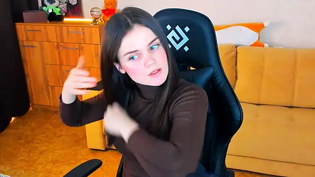 Lora Cain online show from January 9, 1:56 pm