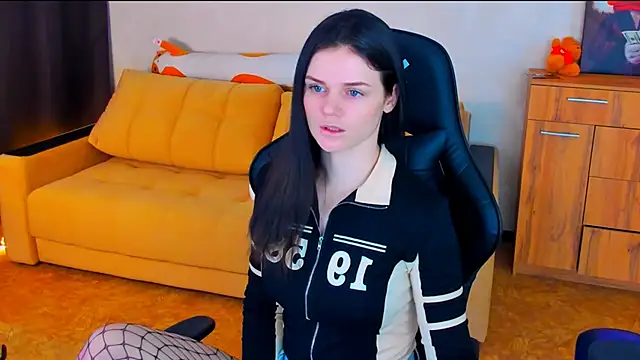 Lora Cain online show from January 17, 5:21 am