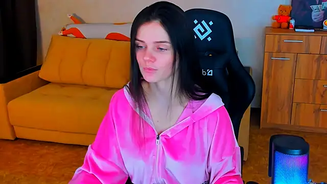 Lora Cain online show from January 18, 4:10 pm