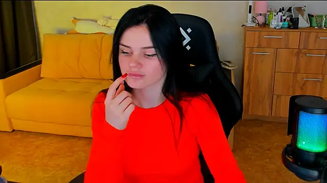 Lora Cain online show from March 1, 12:34 pm