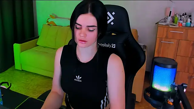 Lora Cain online show from March 5, 2:34 pm