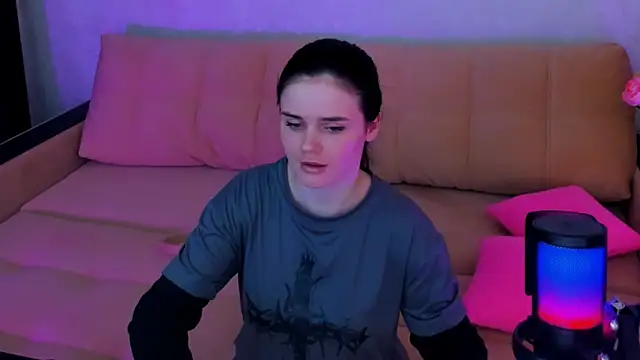 Lora Cain online show from March 15, 3:48 pm