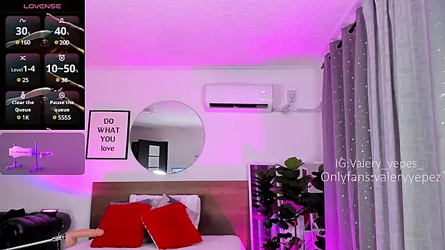 valery yepes online show from March 7, 11:40 am