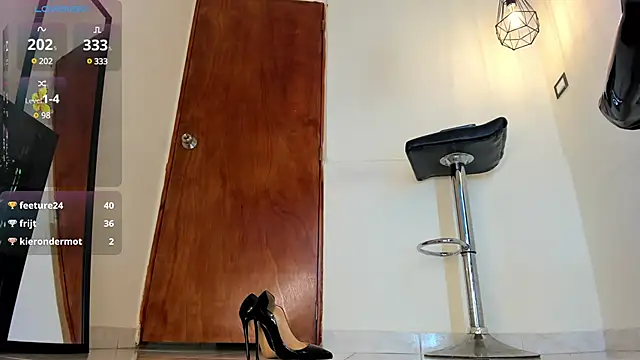 Snapshot of aitana-purple chatting on March 21, 2:50 am aitana-purple online show from March 21, 2:50 am