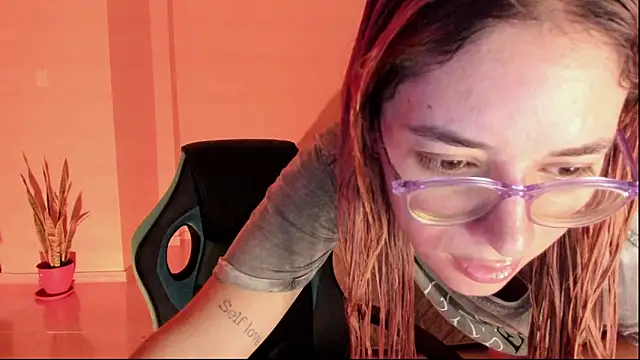 atenas 05  online show from February 14, 10:50 pm