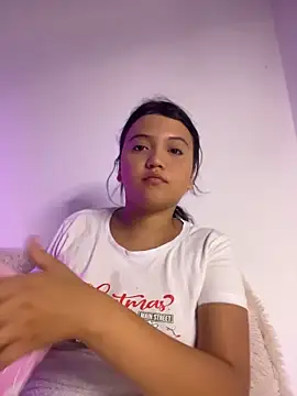 Snapshot of alisson_carolina73 chatting on May 3, 9:32 pm alisson carolina73 online show from May 3, 9:32 pm