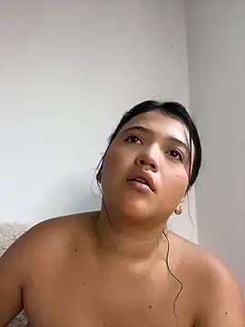 Snapshot of alisson_carolina73 chatting on May 24, 9:09 pm alisson carolina73 online show from May 24, 9:09 pm