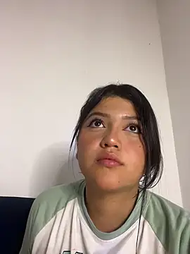 Snapshot of alisson_carolina73 chatting on May 30, 3:25 am alisson carolina73 online show from May 30, 3:25 am